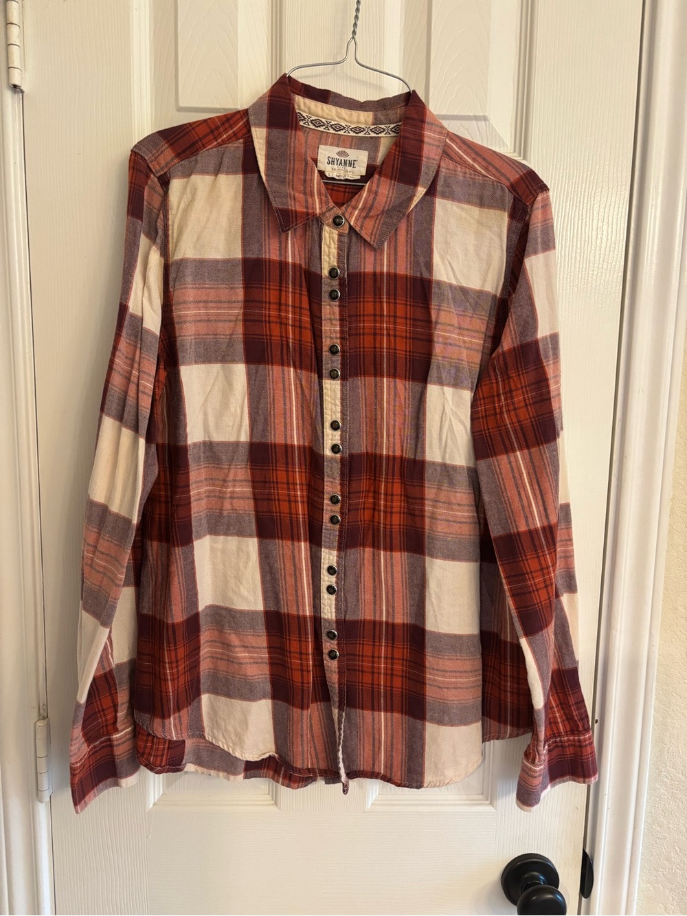 Shyanne Women’s Plaid Button Front Western Shirt Size L Long Sleeve Red Cream